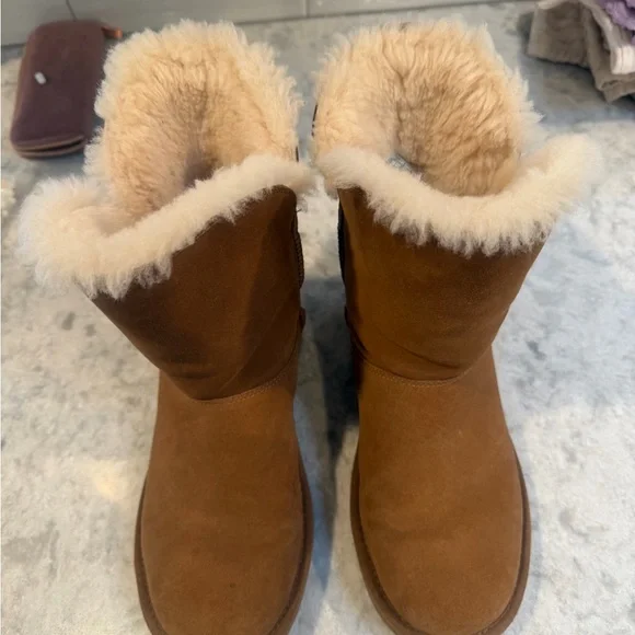 UGG Brown Ankle Boots with Cream Lining - Picture 6 of 6